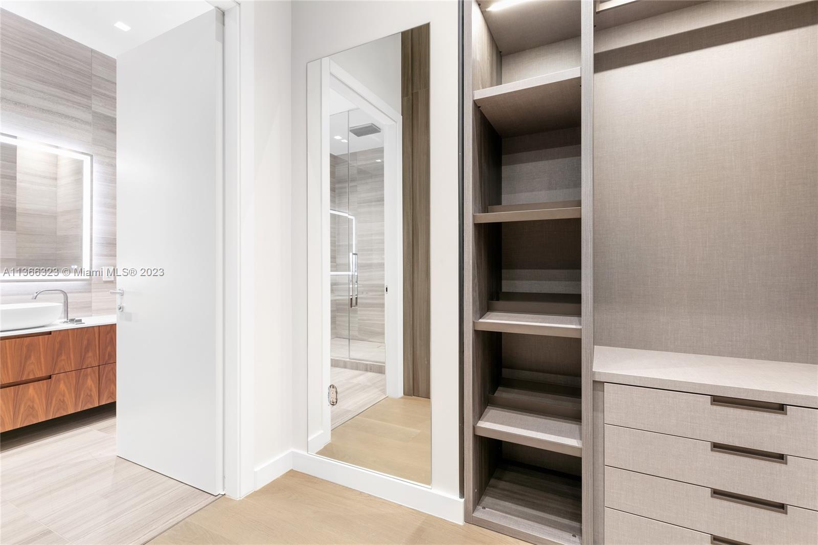 THE RITZ-CARLTON RESIDENCE - Residential