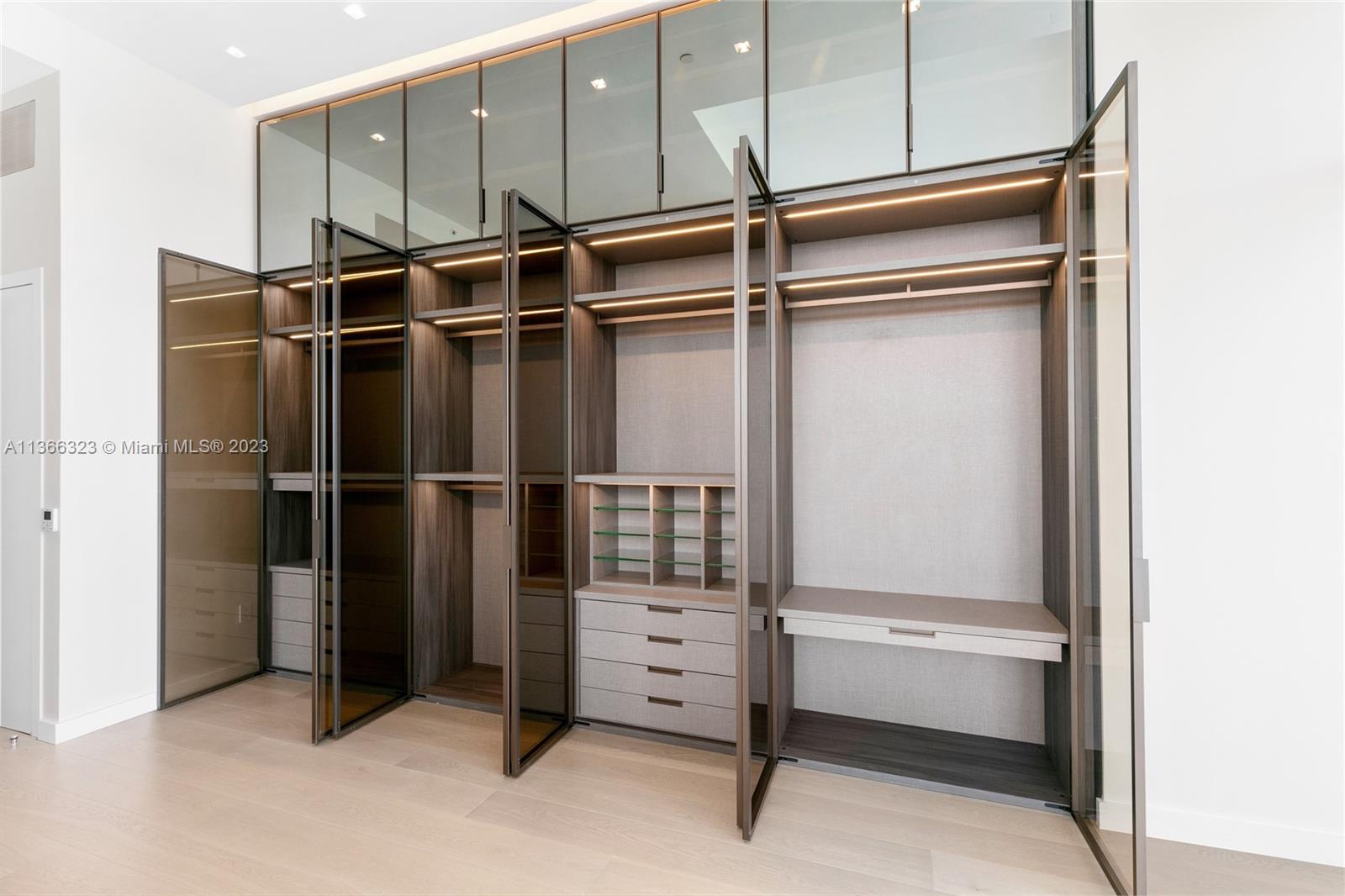 THE RITZ-CARLTON RESIDENCE - Residential