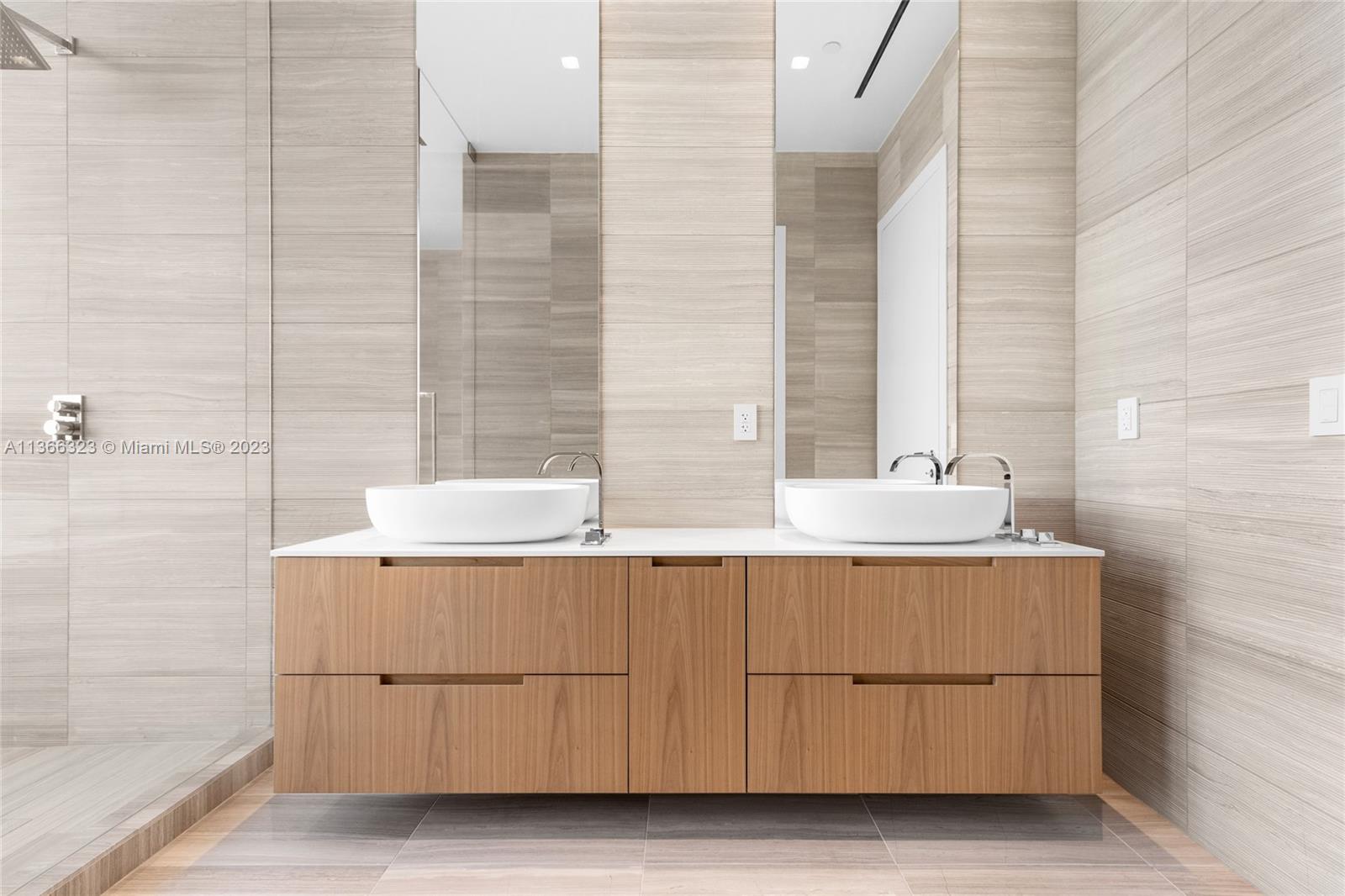 THE RITZ-CARLTON RESIDENCE - Residential