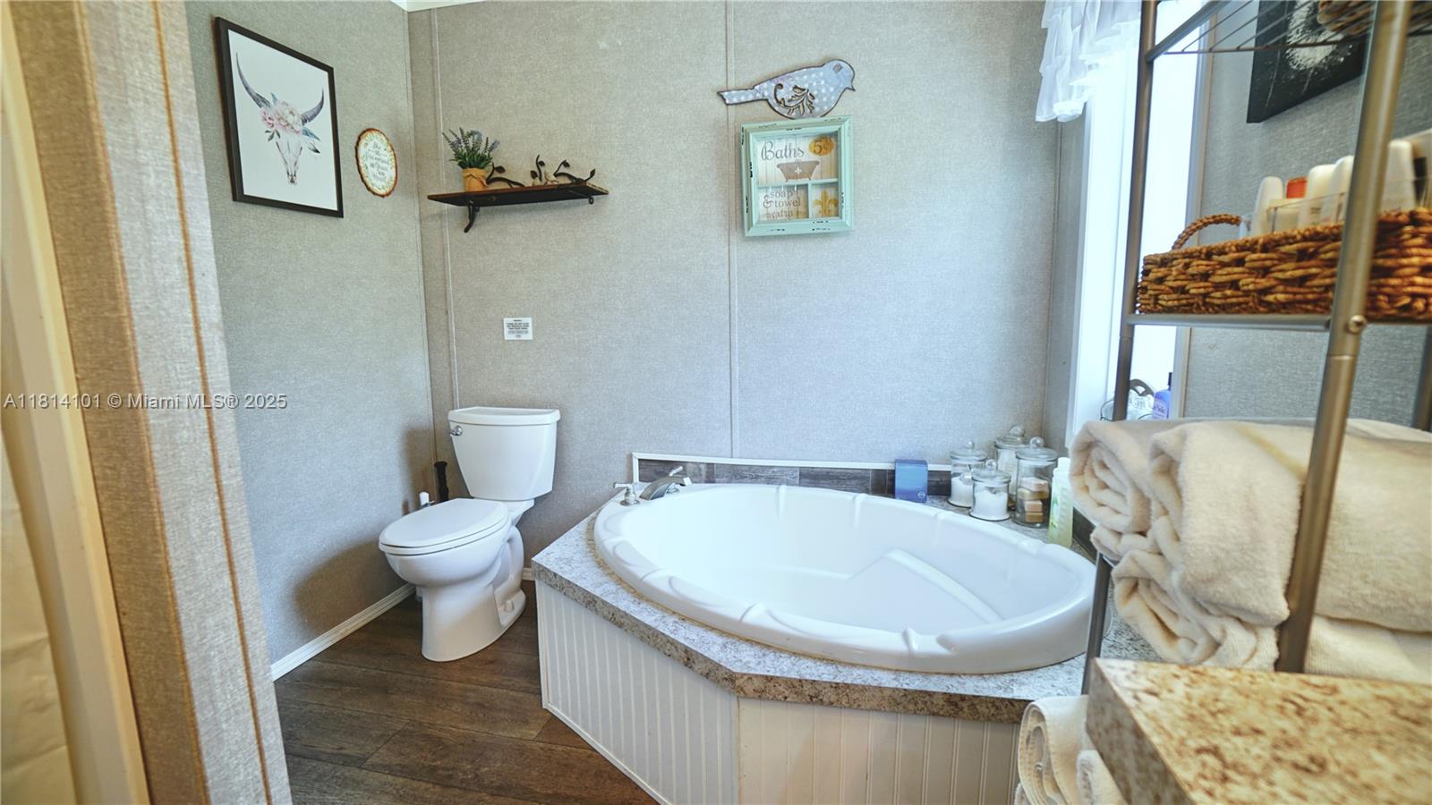 LAKE MONTAZA ESTATES - Residential