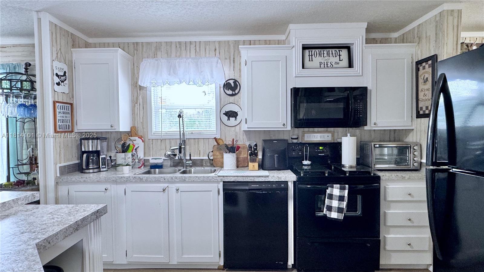 LAKE MONTAZA ESTATES - Residential