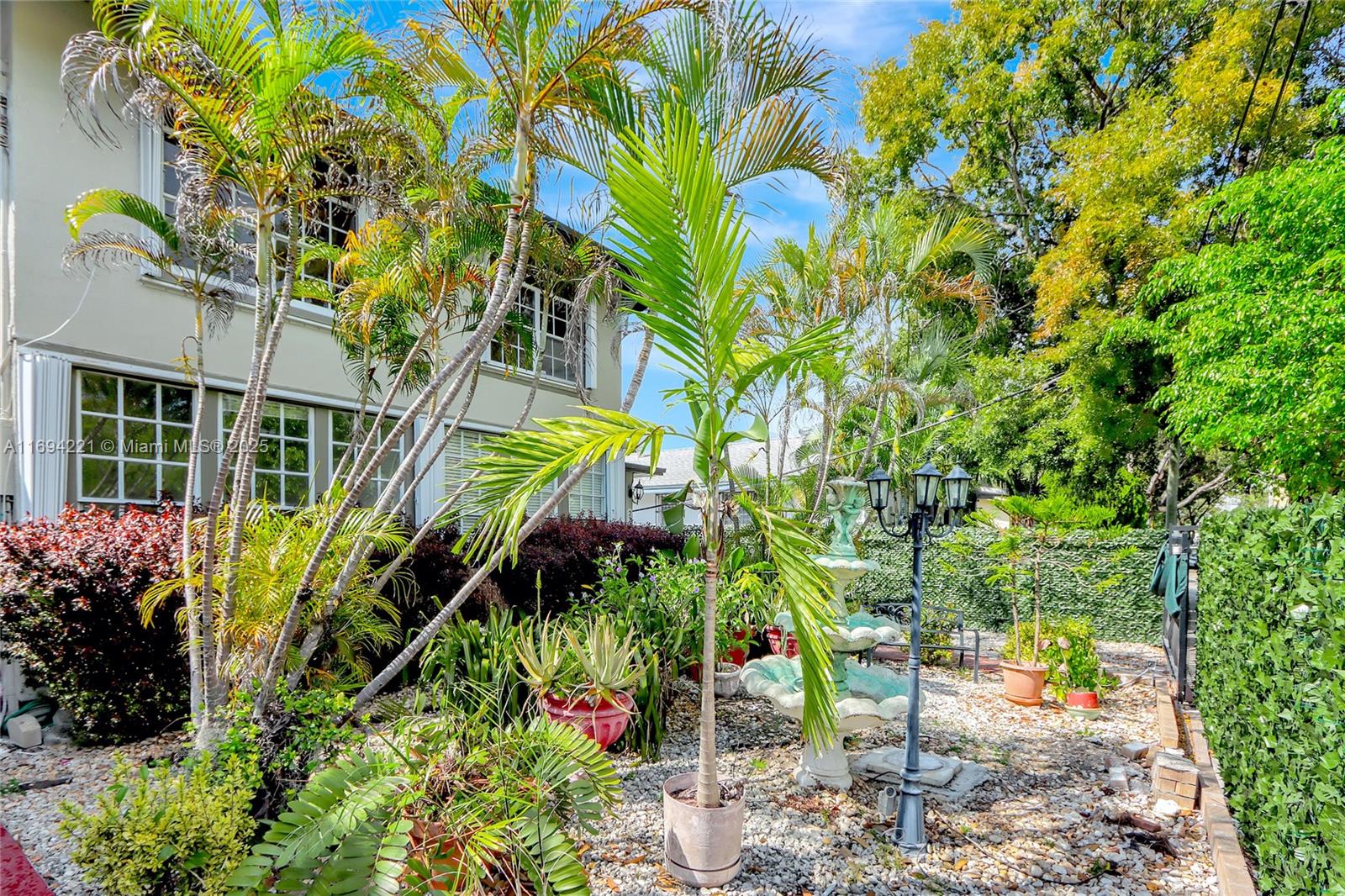 228 Sw 6th Ave 2, Miami, Broward County, Florida - 3 Bedrooms  
3 Bathrooms - 