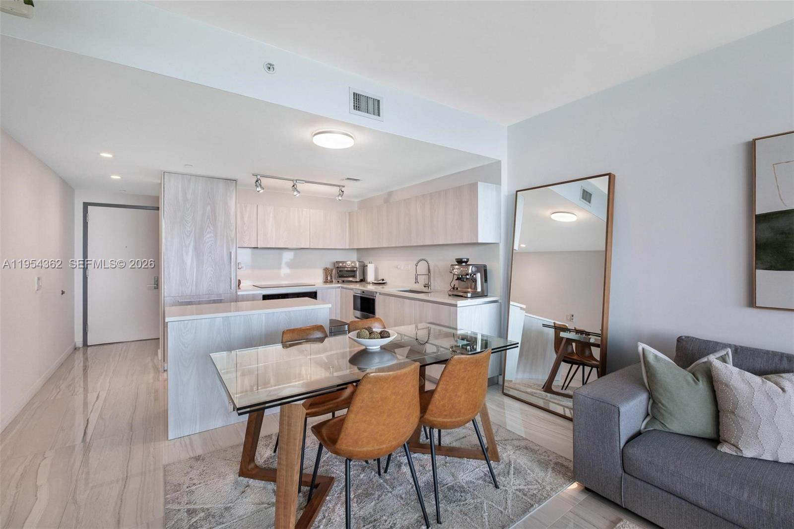 ONE PARAISO CONDO - Residential