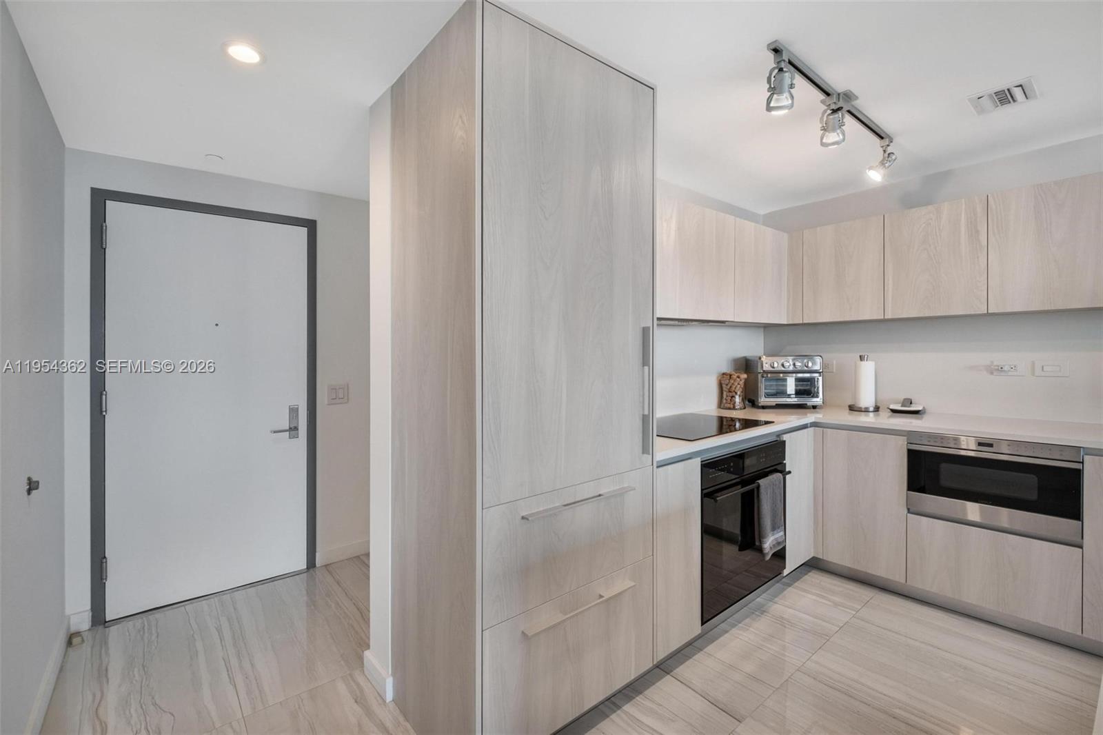 ONE PARAISO CONDO - Residential