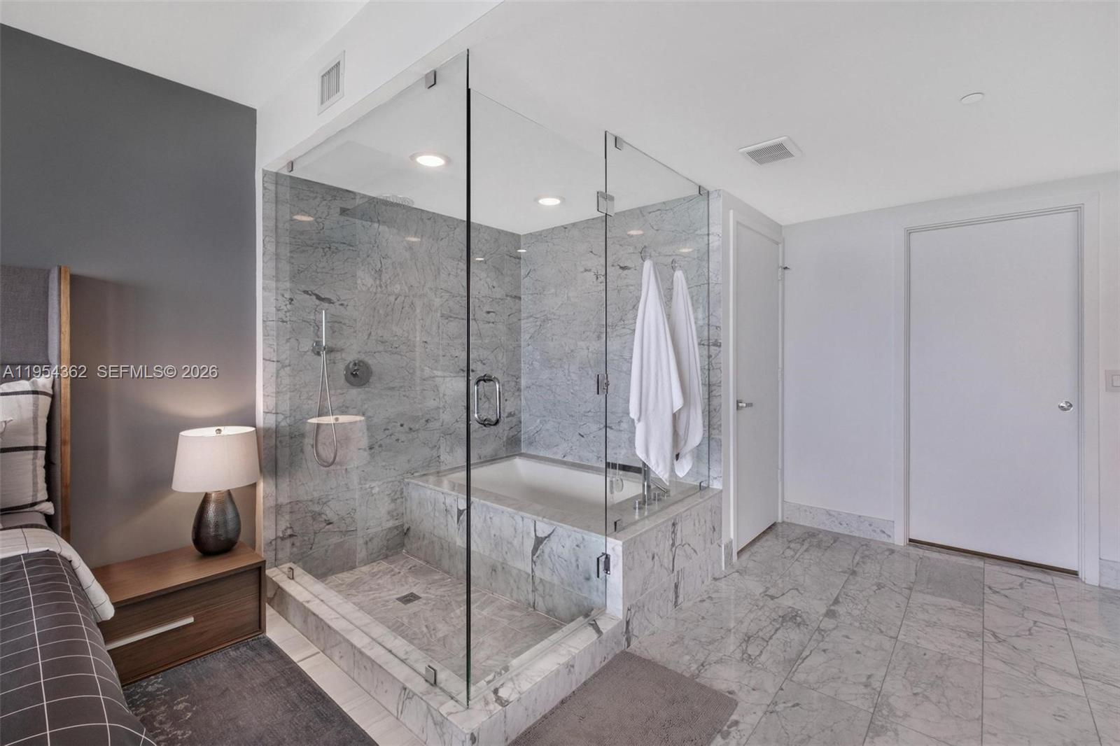 ONE PARAISO CONDO - Residential