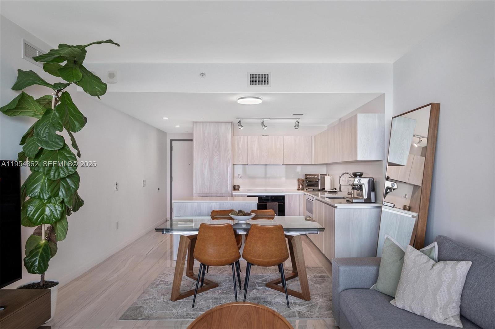 ONE PARAISO CONDO - Residential