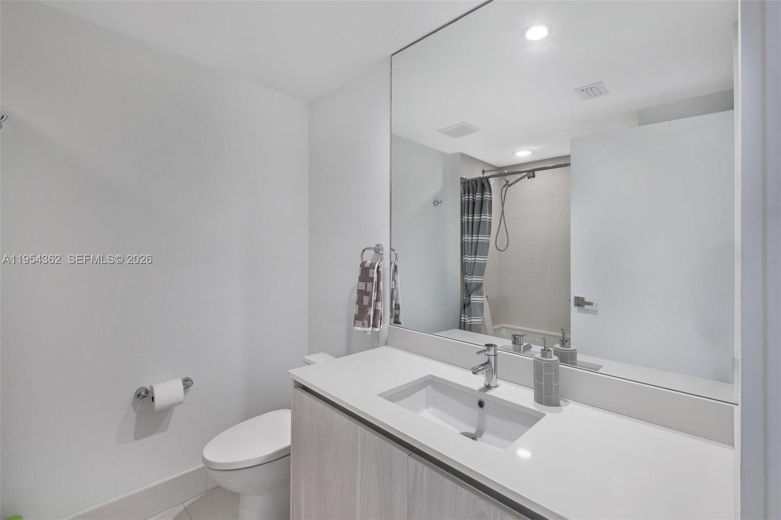 ONE PARAISO CONDO - Residential