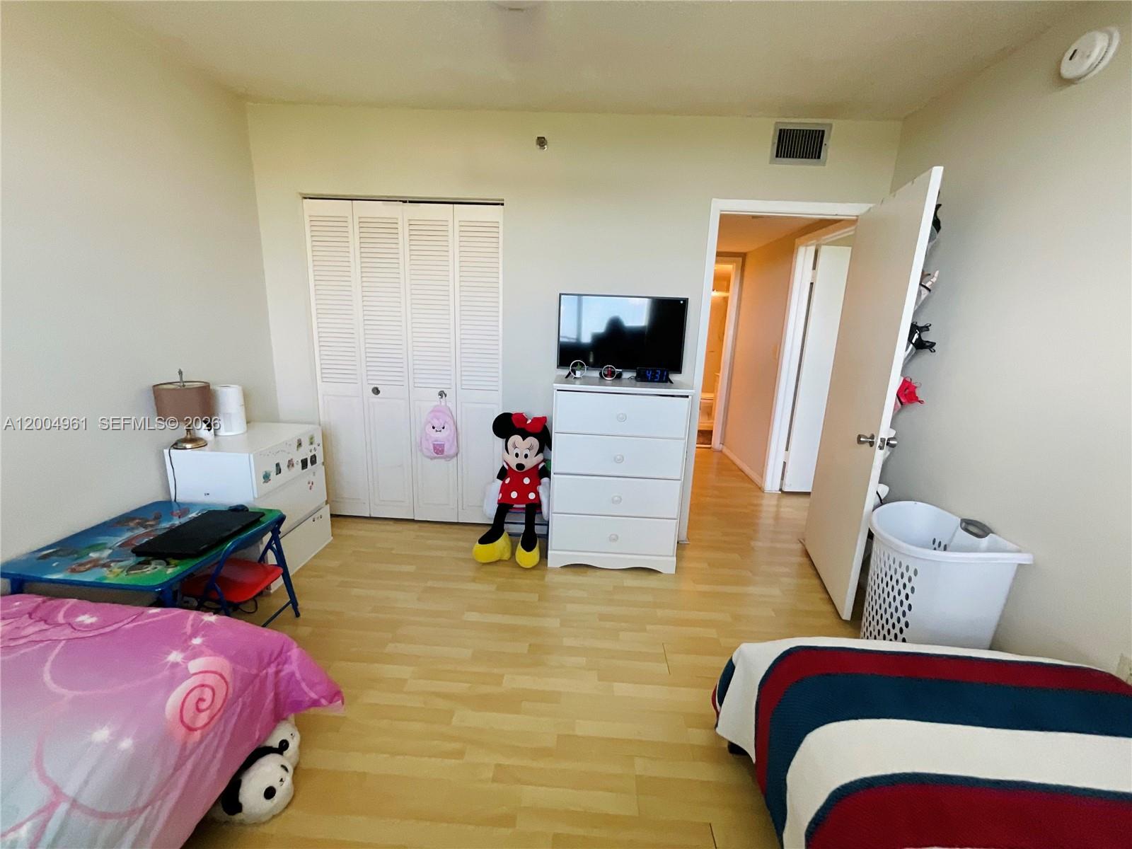 HILLCREST EAST NO 20 COND - Residential