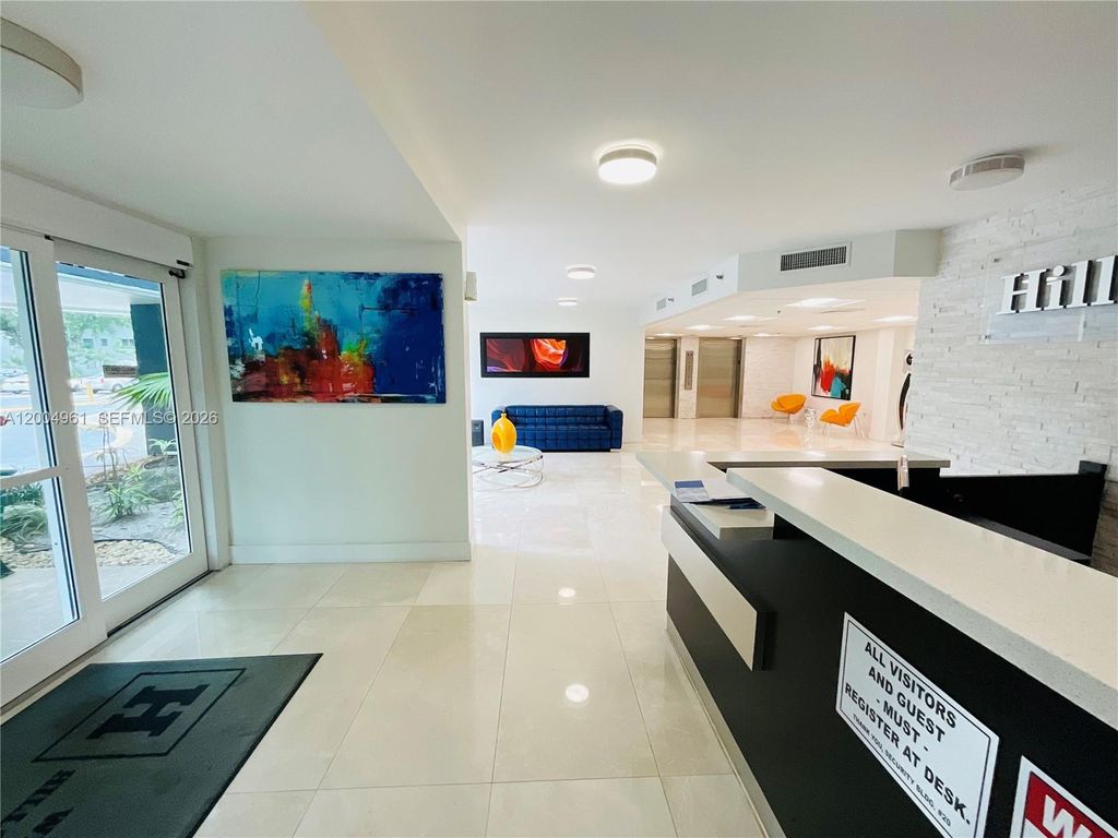 Photo of 919 Hillcrest Dr #504, Hollywood, FL 33021 (MLS # A12004961)