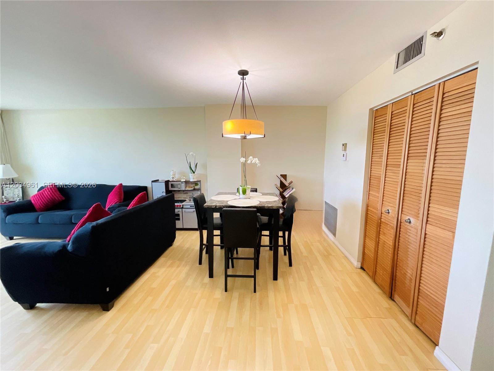 HILLCREST EAST NO 20 COND - Residential