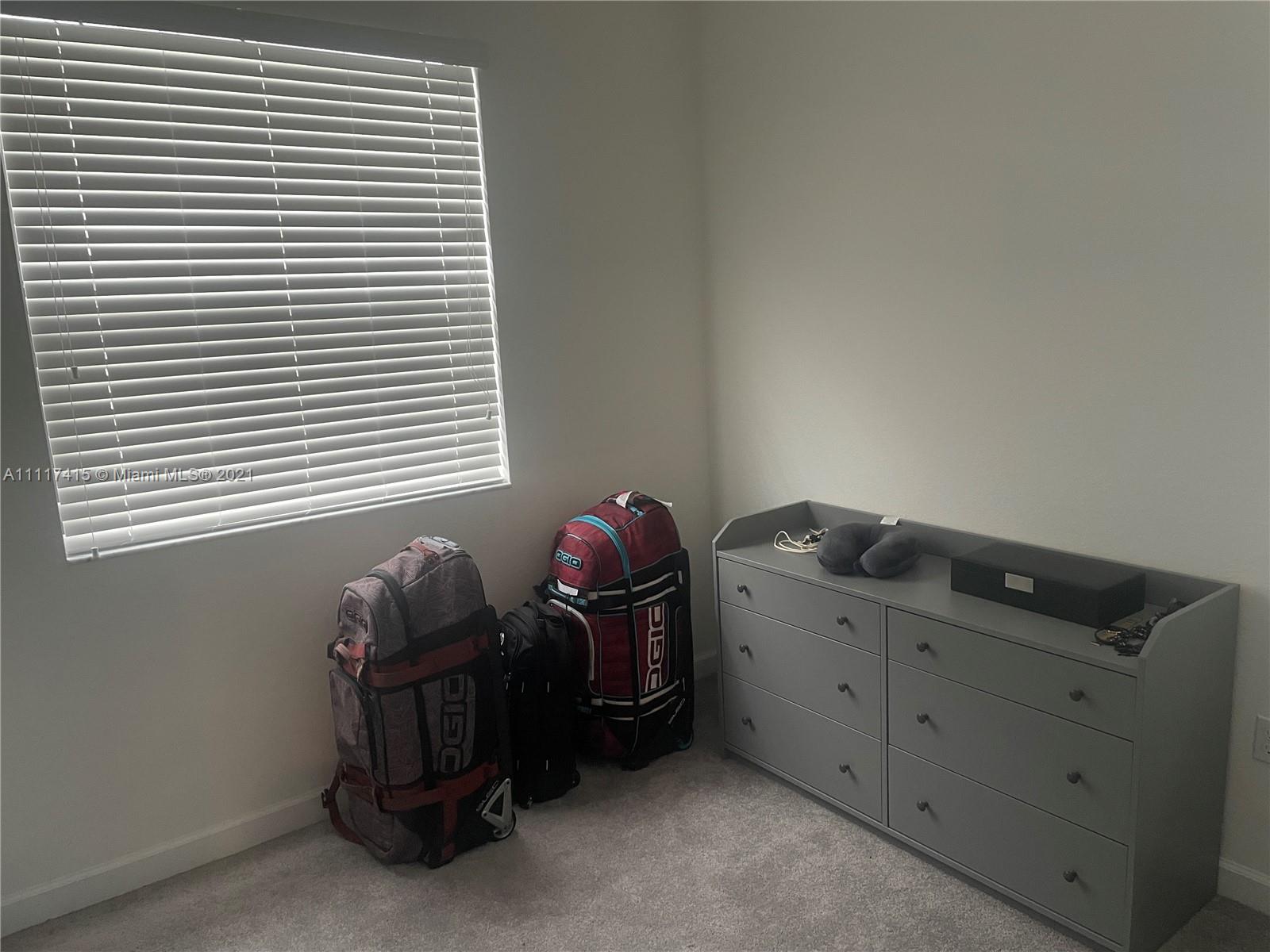 RESERVE AT EDGEWOOD - Residential Lease