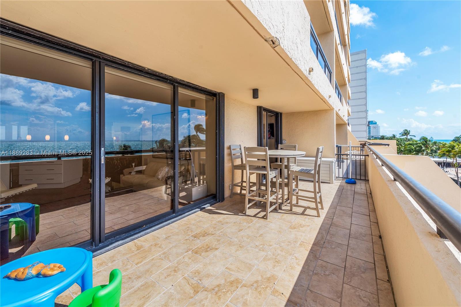 2555 Collins Ave 607
