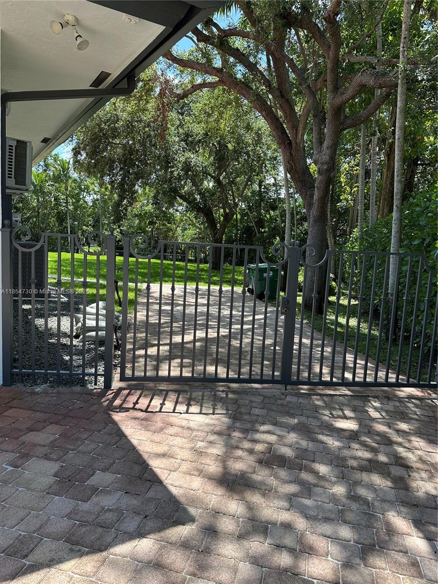 HELMS COUNTRY ESTATES RE- - Residential