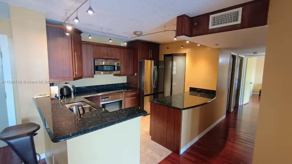 THE YACHT CLUB AT AVENTUR - Residential Lease