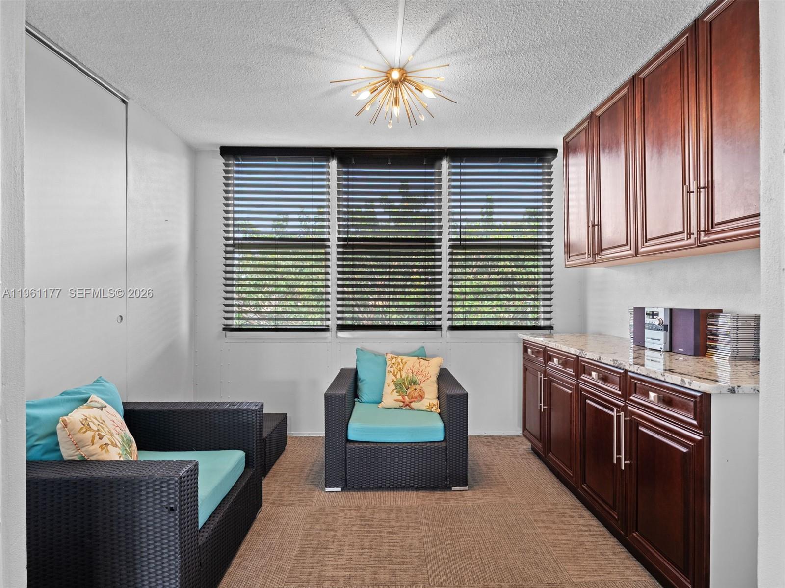 VILLAGE ROYALE GREENDALE - Residential