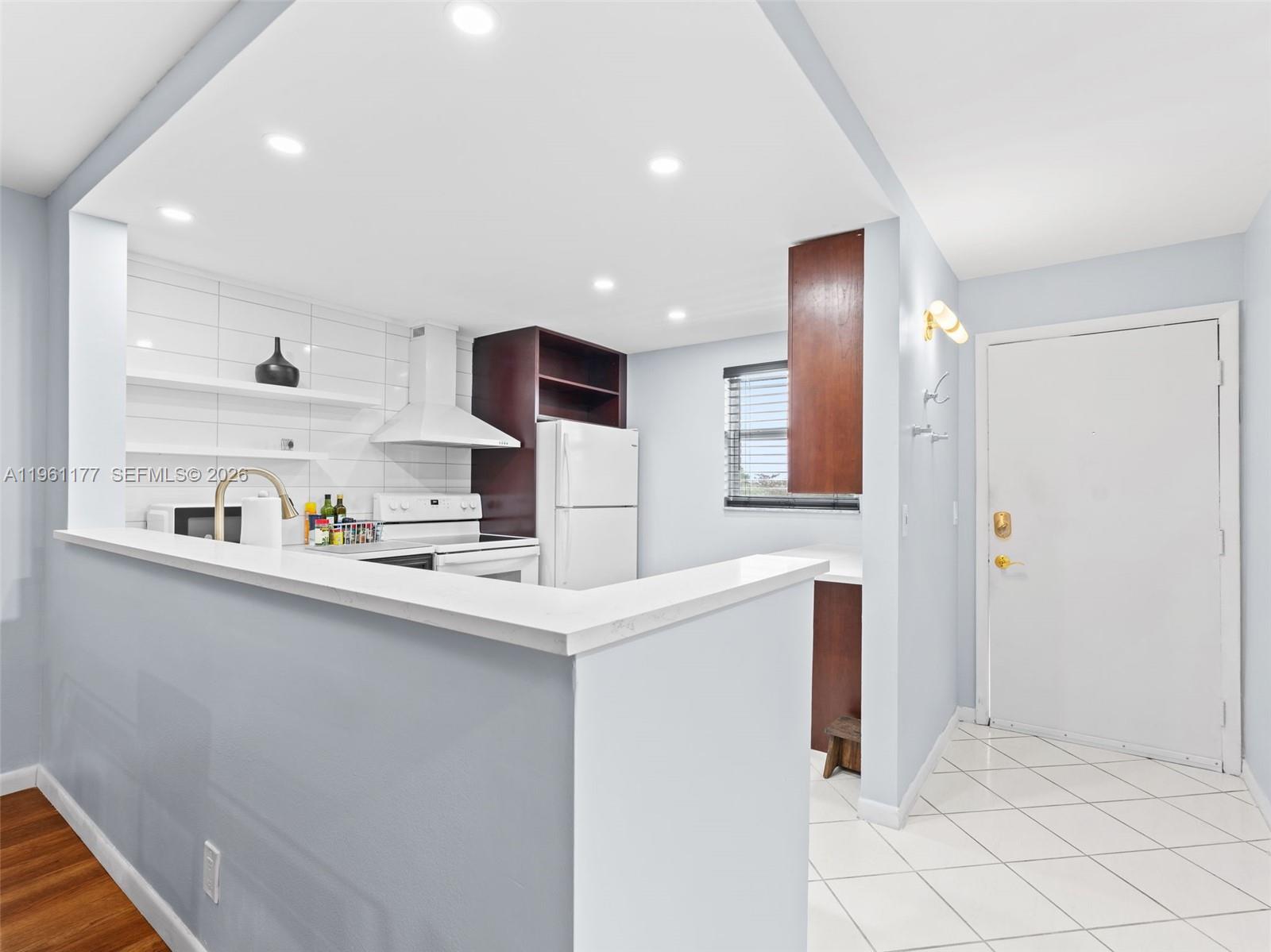 VILLAGE ROYALE GREENDALE - Residential