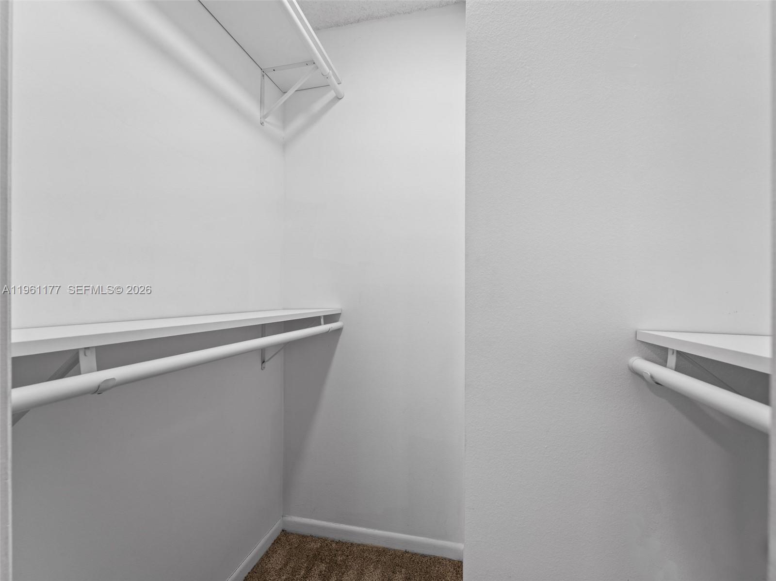 VILLAGE ROYALE GREENDALE - Residential