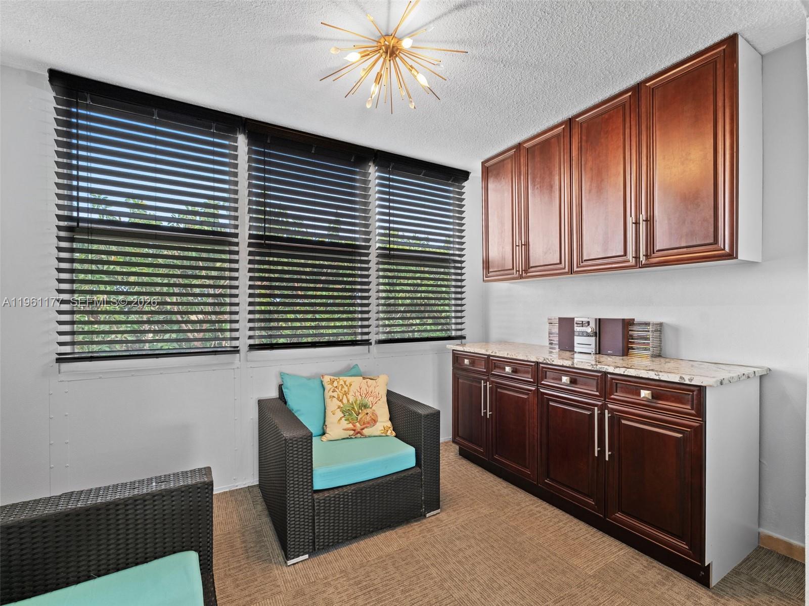 VILLAGE ROYALE GREENDALE - Residential