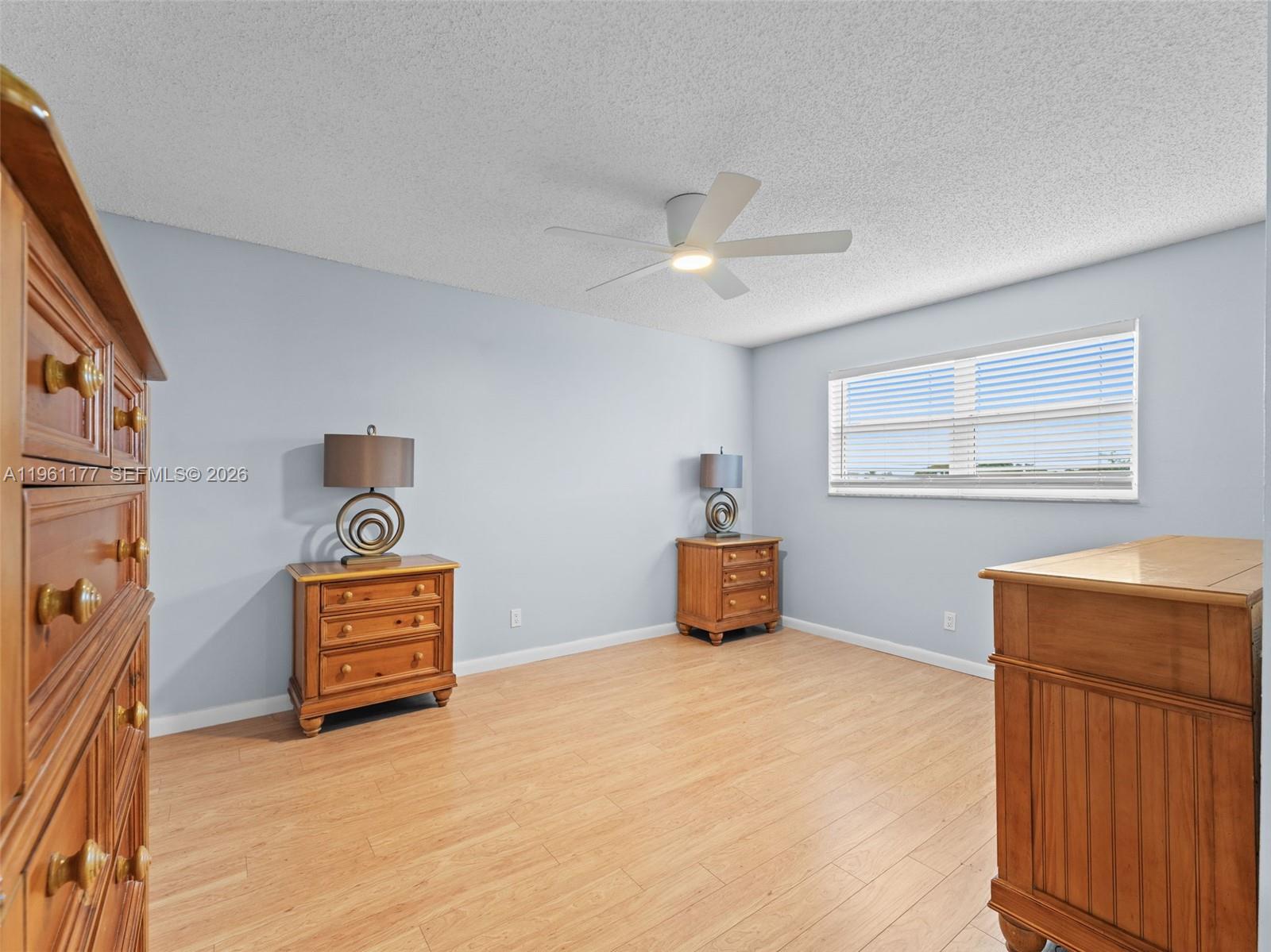 VILLAGE ROYALE GREENDALE - Residential