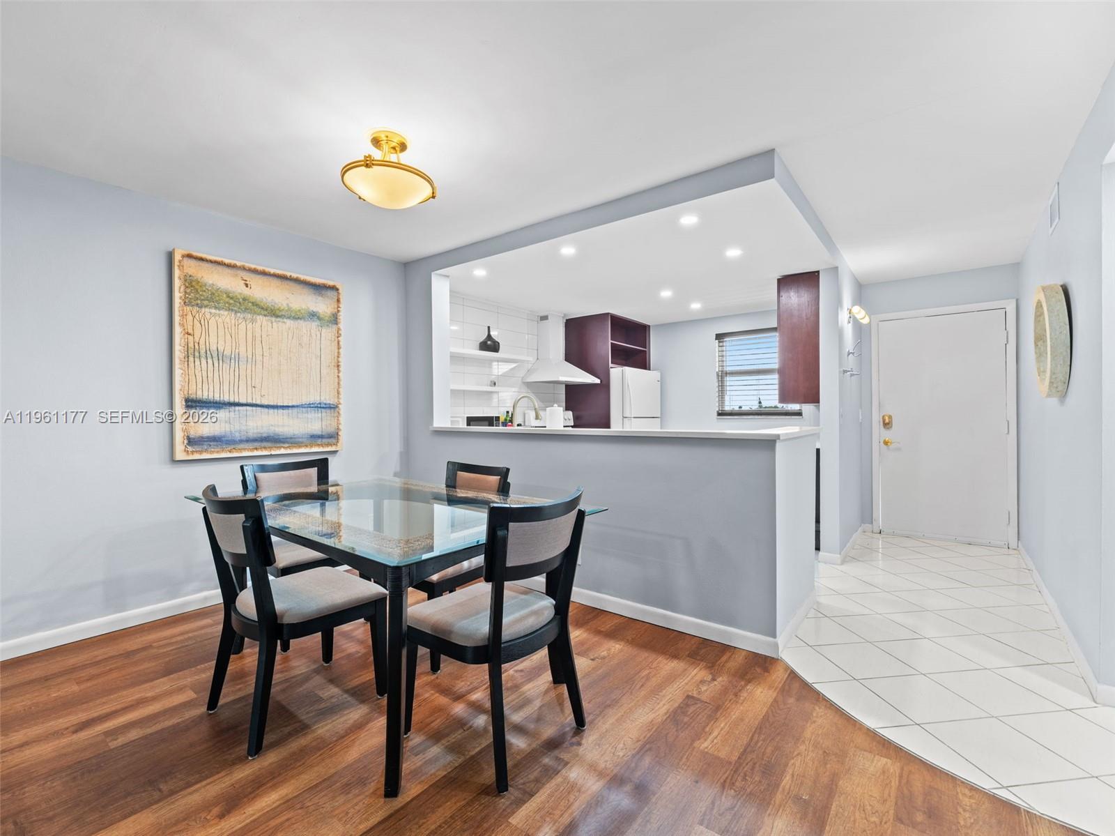 VILLAGE ROYALE GREENDALE - Residential