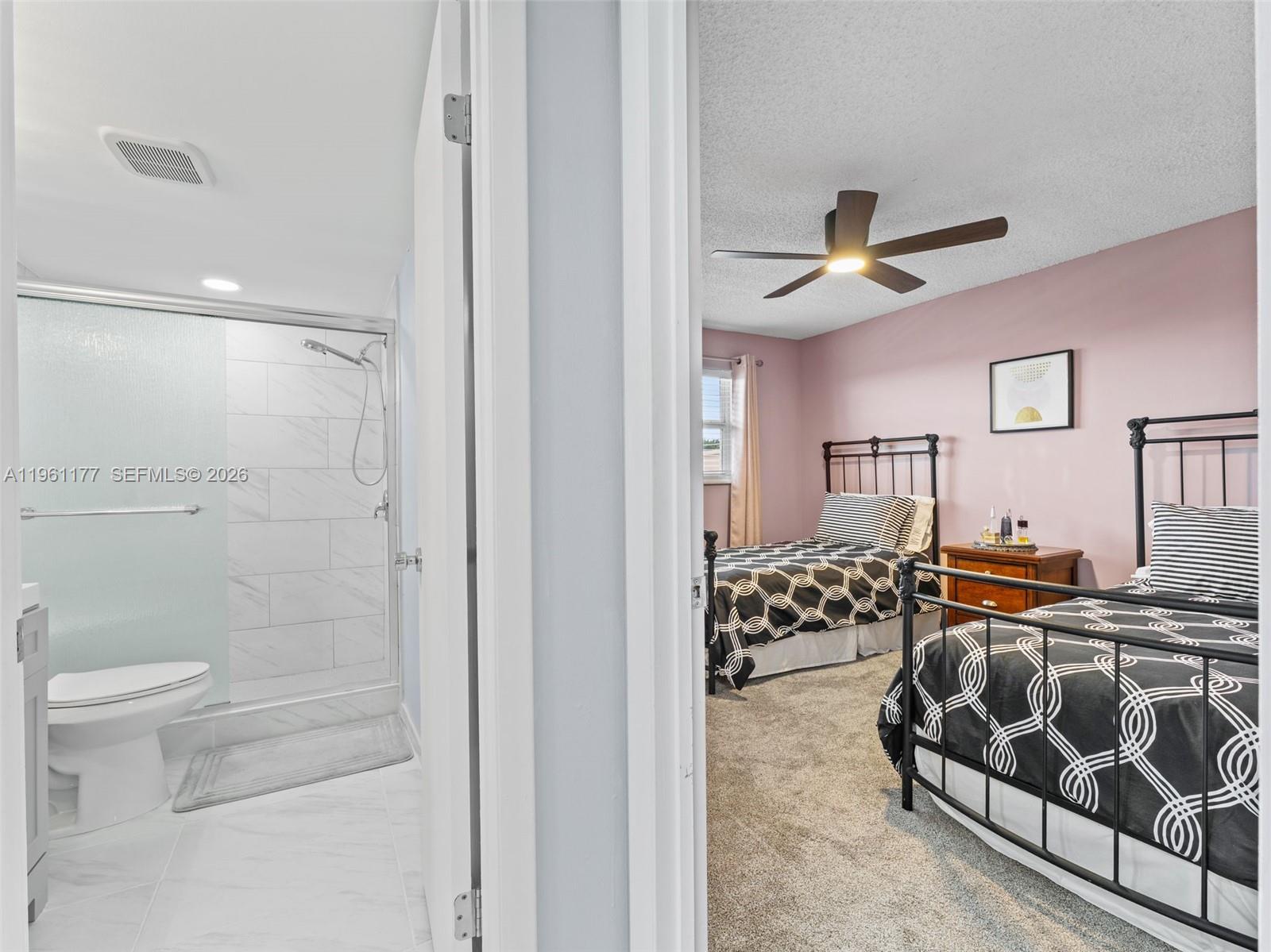 VILLAGE ROYALE GREENDALE - Residential