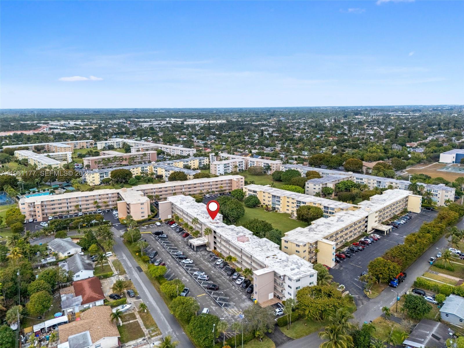 VILLAGE ROYALE GREENDALE - Residential