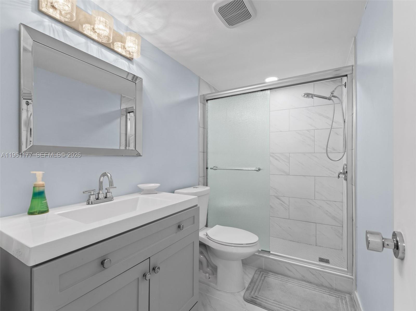 VILLAGE ROYALE GREENDALE - Residential