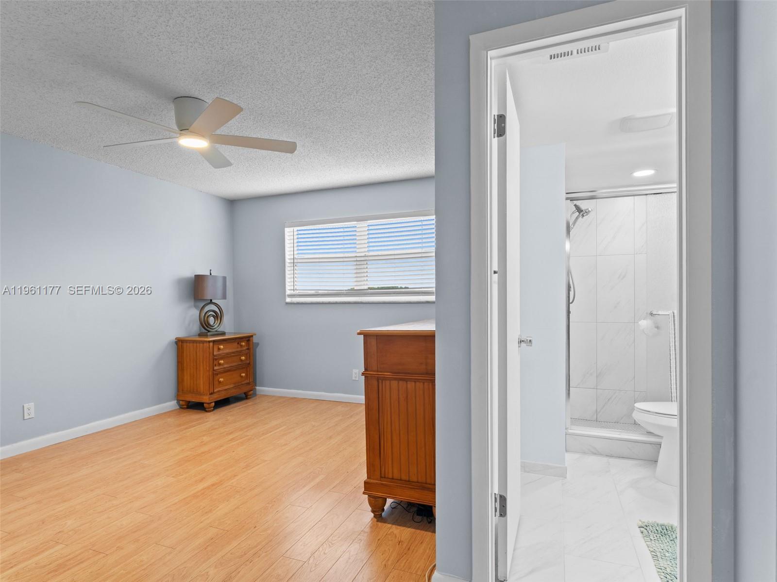 VILLAGE ROYALE GREENDALE - Residential