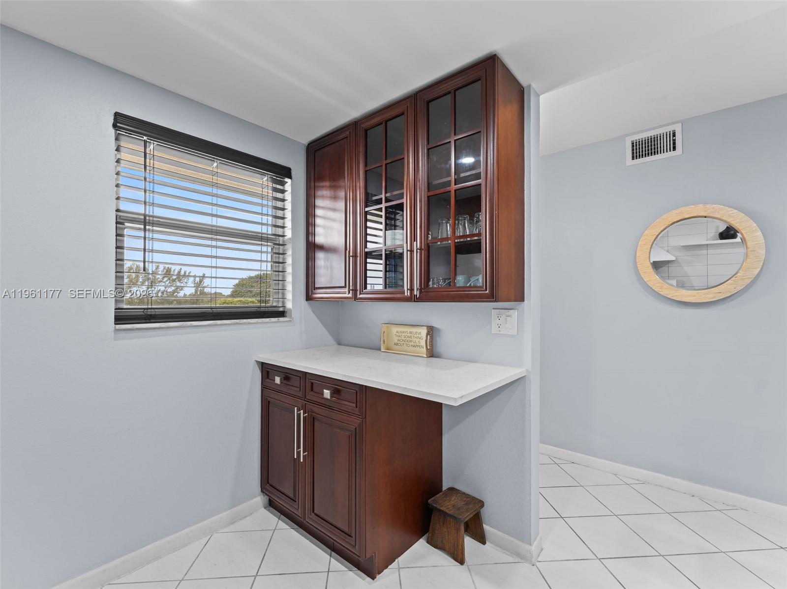 VILLAGE ROYALE GREENDALE - Residential