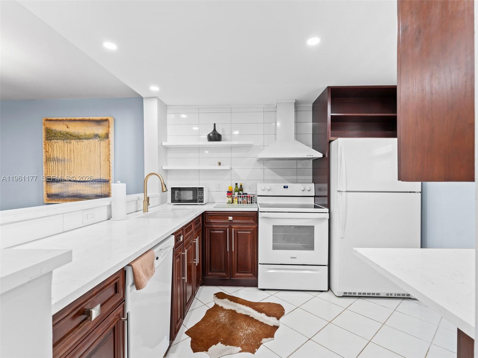 VILLAGE ROYALE GREENDALE - Residential