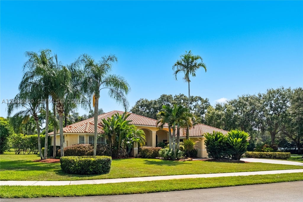 Photo of 10660 SW 44th Ct, Davie, FL 33328 (MLS # A12068689)