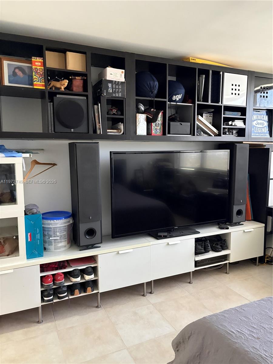 BAYVIEW TOWERS CONDO SOUT - Residential