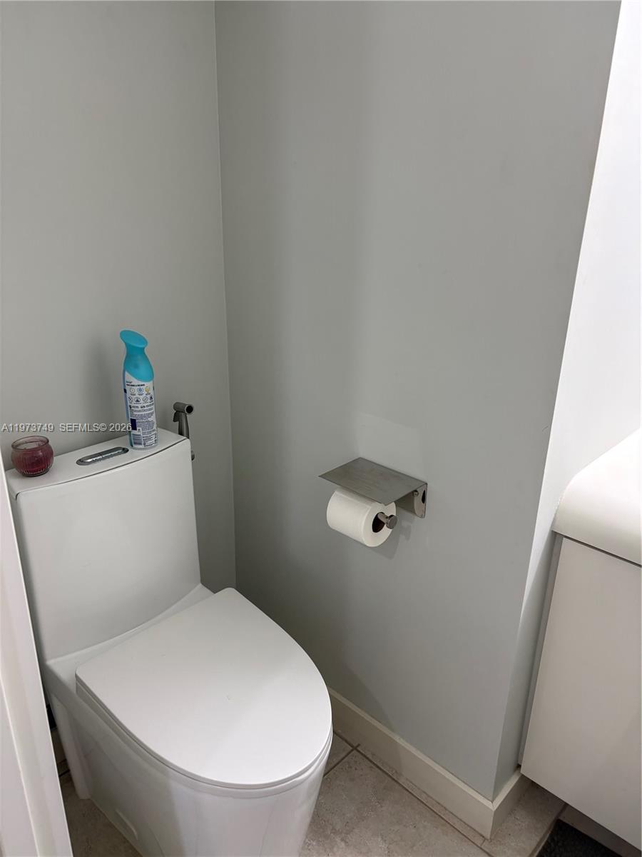 BAYVIEW TOWERS CONDO SOUT - Residential