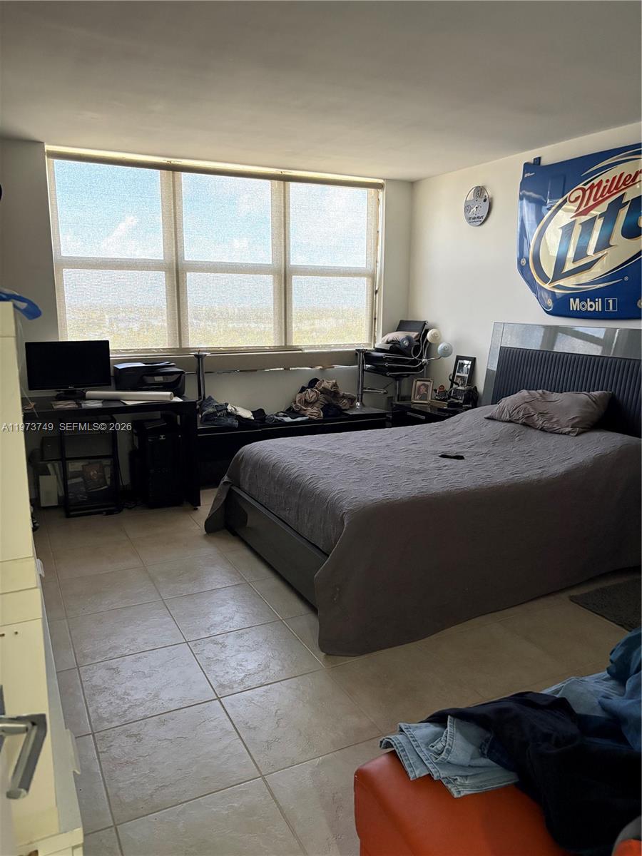 BAYVIEW TOWERS CONDO SOUT - Residential