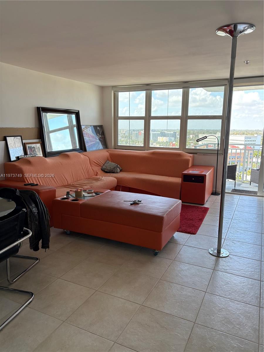 BAYVIEW TOWERS CONDO SOUT - Residential