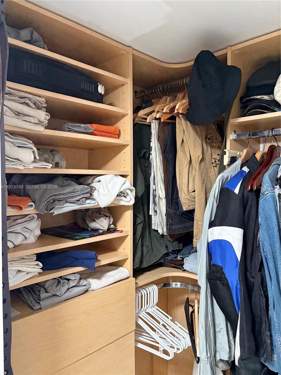 BAYVIEW TOWERS CONDO SOUT - Residential