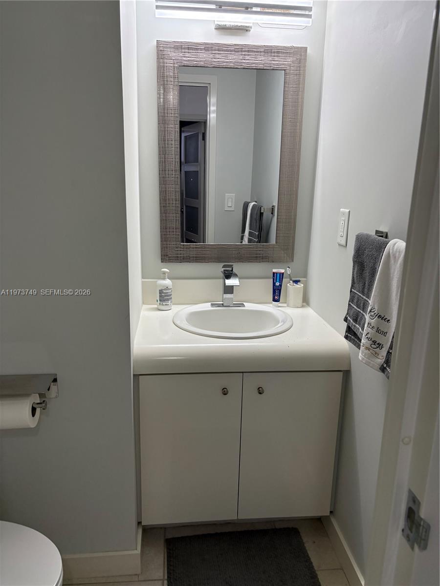 BAYVIEW TOWERS CONDO SOUT - Residential