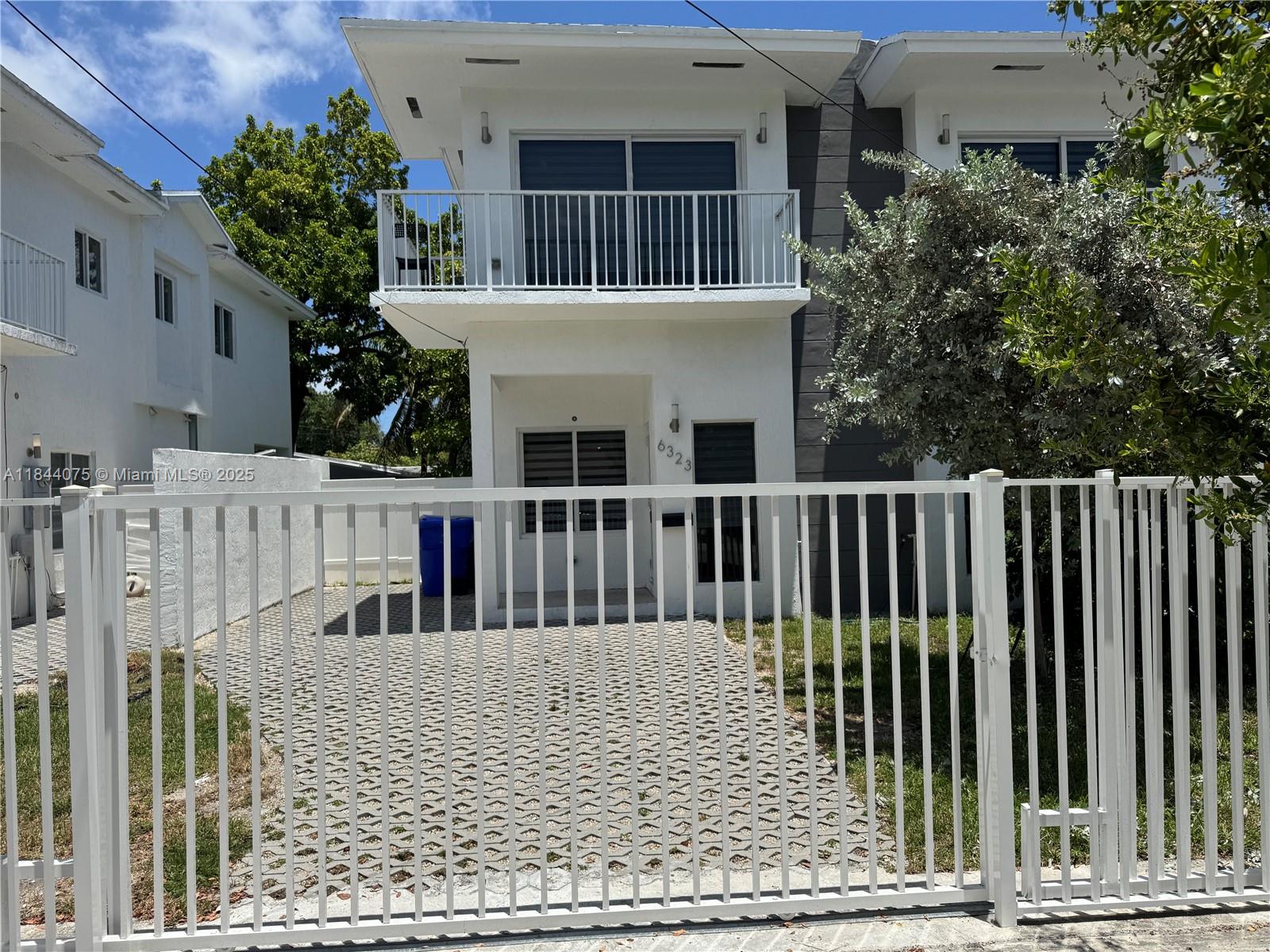 6323 NW 1st Pl 6323