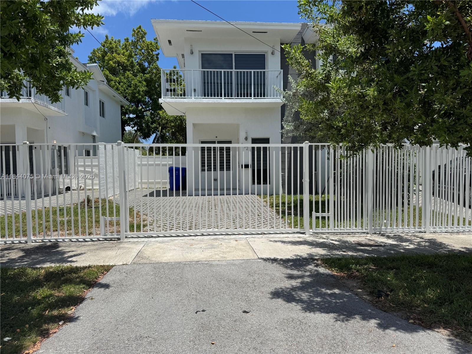 6323 NW 1st Pl 6323
