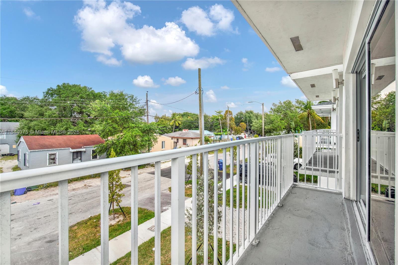 6323 NW 1st Pl 6323
