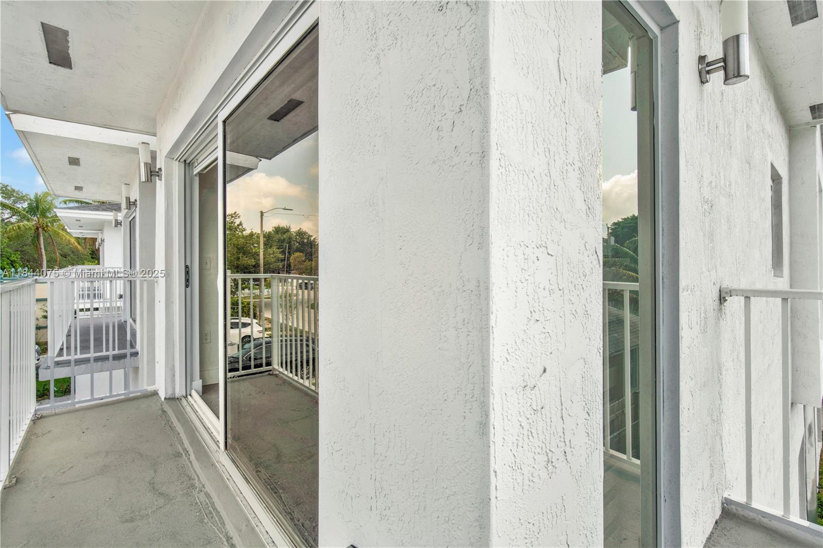 6323 NW 1st Pl 6323