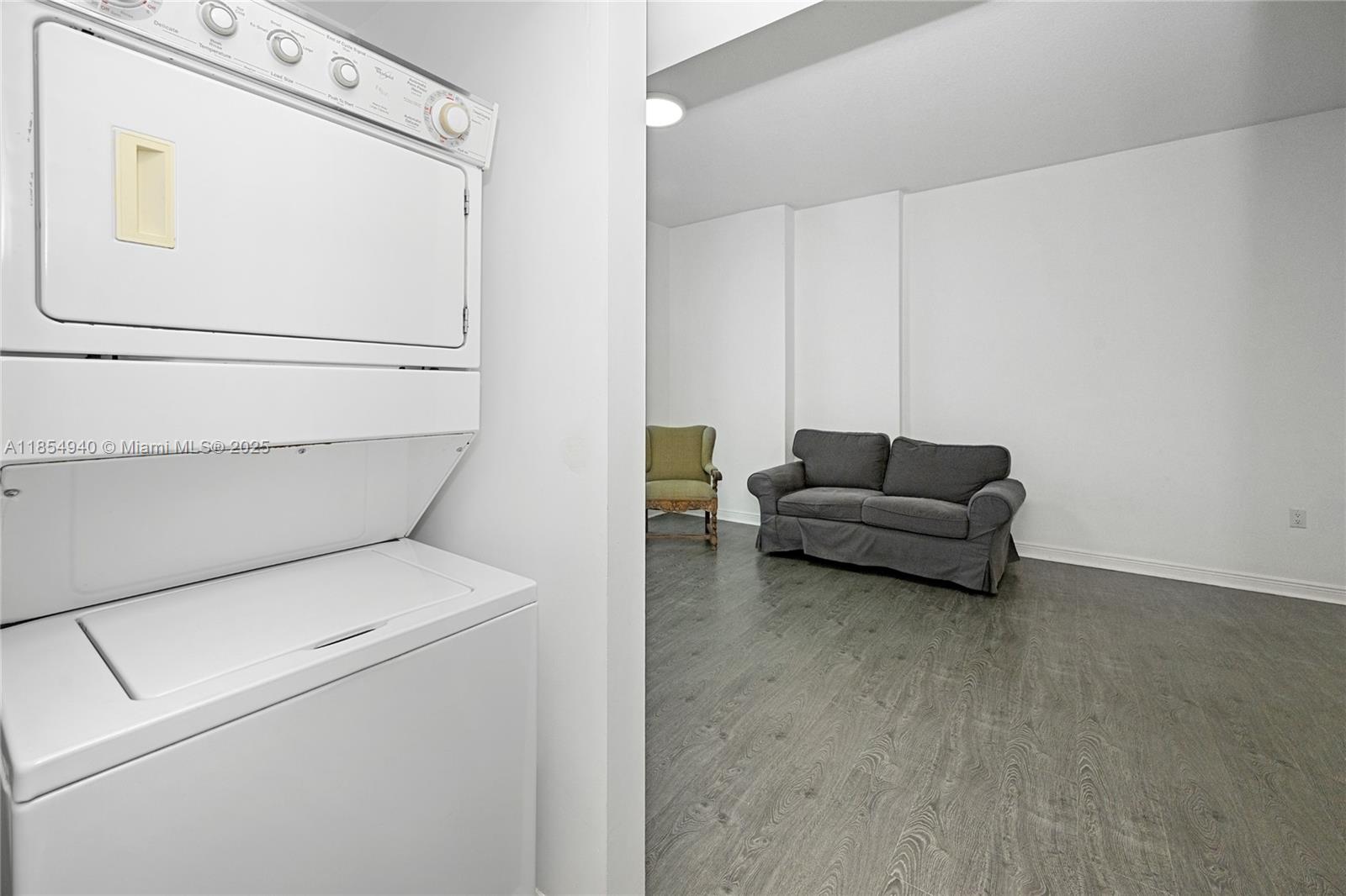 DUO CONDOMINIUM WEST - Residential