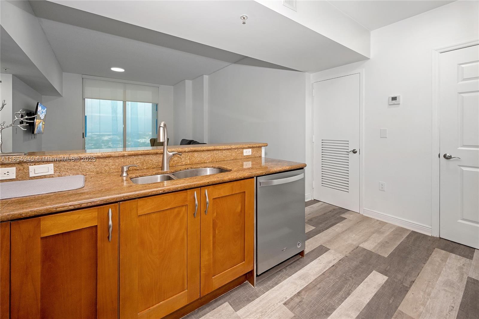 DUO CONDOMINIUM WEST - Residential