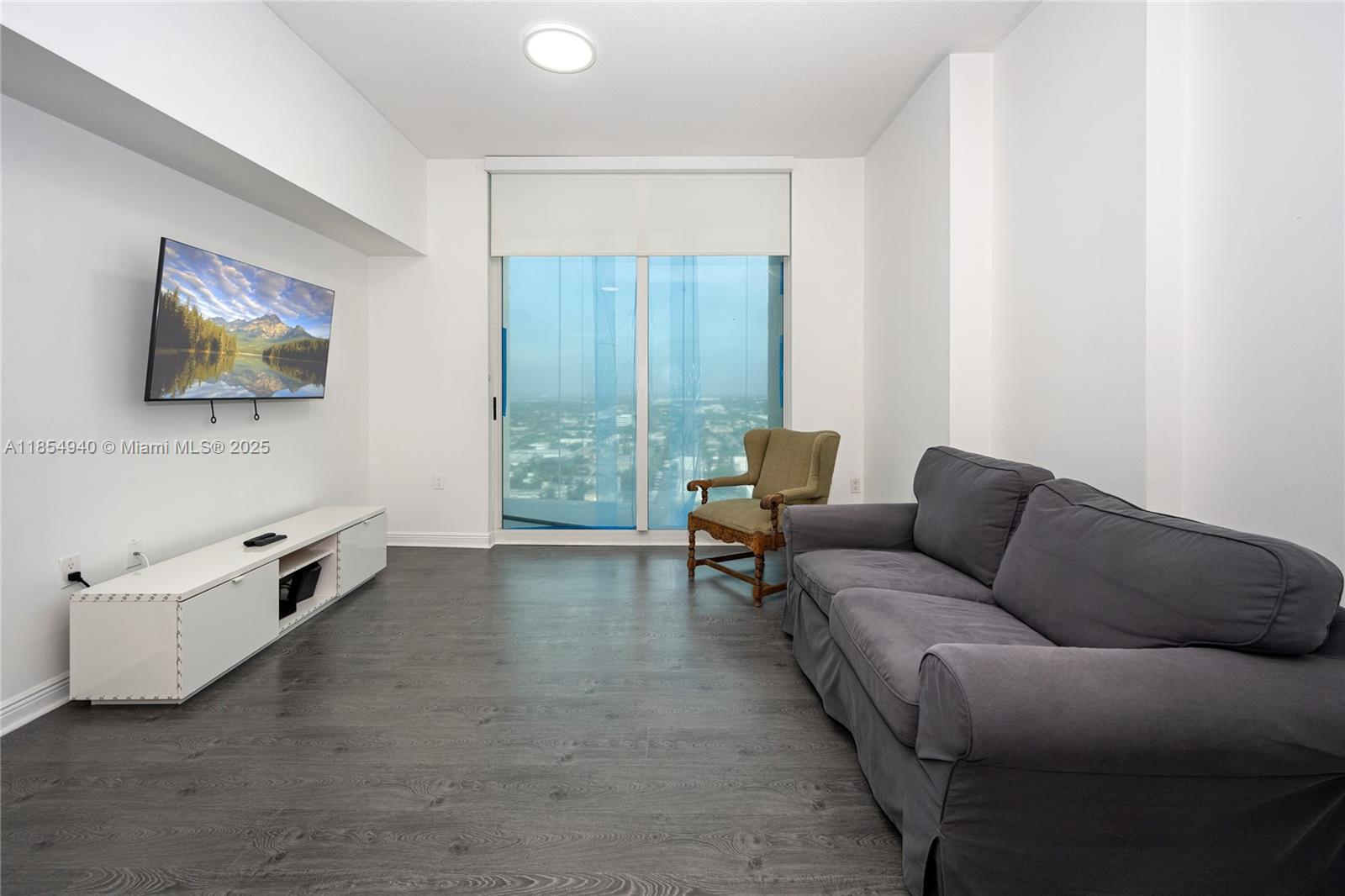 DUO CONDOMINIUM WEST - Residential