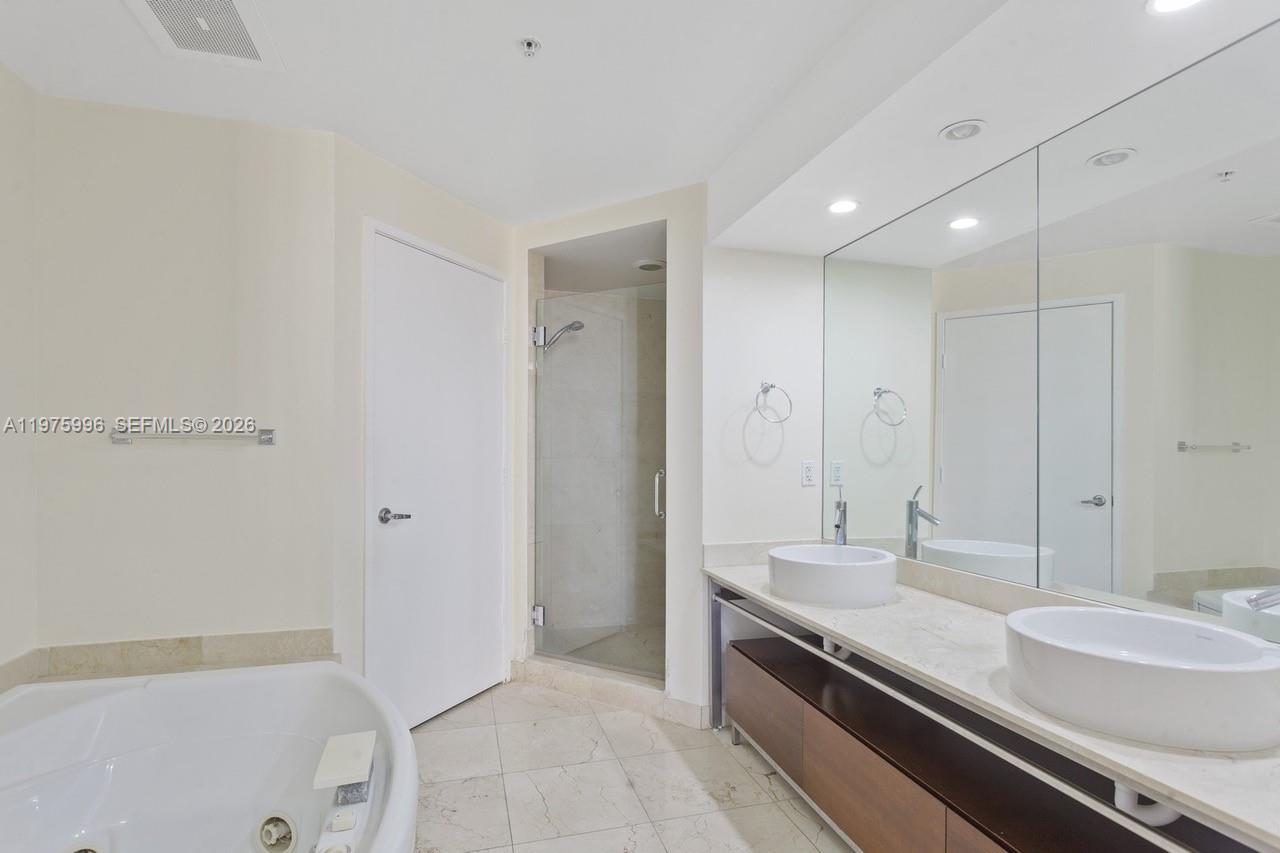 SAYAN CONDO - Residential