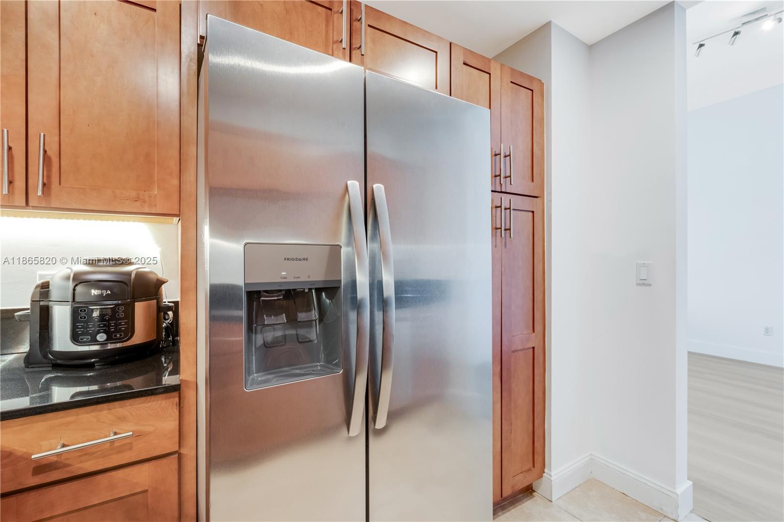 COLONNADE AT DADELAND SW - Residential