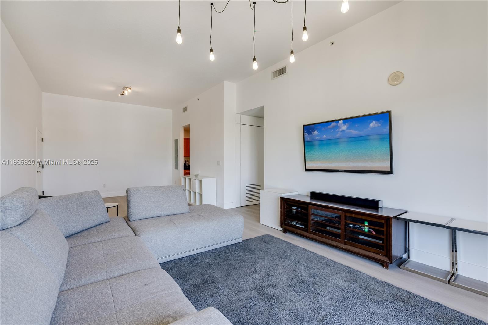 COLONNADE AT DADELAND SW - Residential