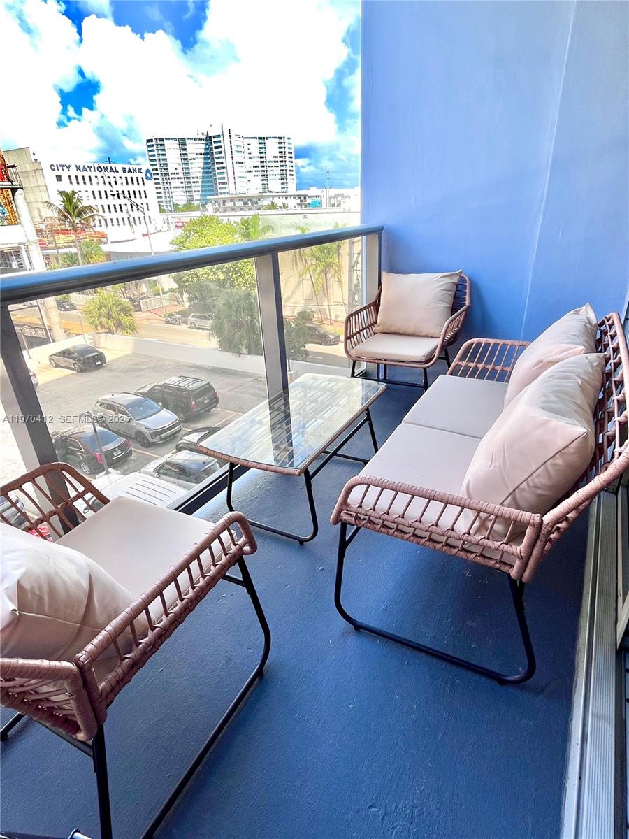 401 BLU OF NORTH BEACH CO - Residential Lease