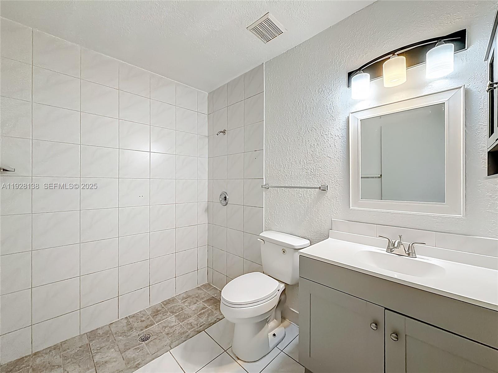 FIRST ADD TO THE HIGHLAND - Residential Lease