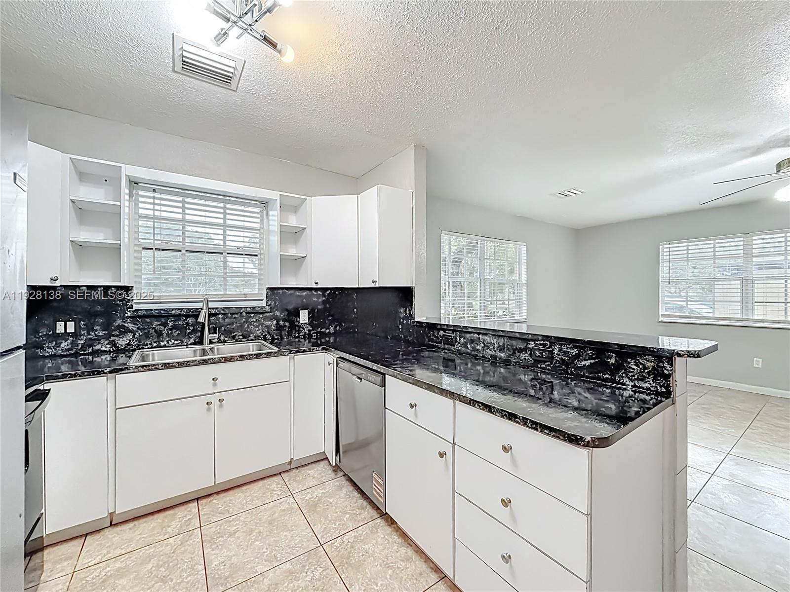 FIRST ADD TO THE HIGHLAND - Residential Lease